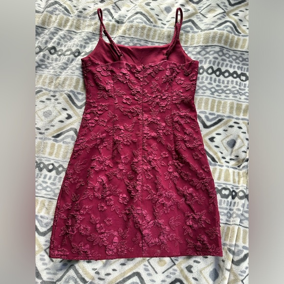 Red dress - Picture 3 of 3